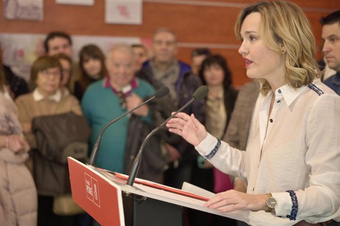 La portavoz del Gobierno y ministra de Educación, Pilar Alegría, durante una rueda de prensa, en la sede del PSOE de Aragón, a 24 de enero de 2025.