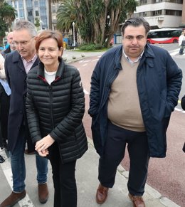La alcaldesa de Gijón, Carmen Moriyón (Foro), inaugura el nuevo carril bici de Rodríguez San Pedro, acompañada del edil de Tráfico, Transporte Público y Movilidad, Pelayo Barcia, y el concejal de Infraestructuras Urbanas y Rurales, Gilberto Villoria.