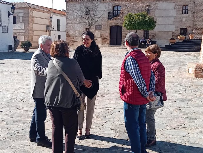 Ana Mata en su visita a Aldeaquemada