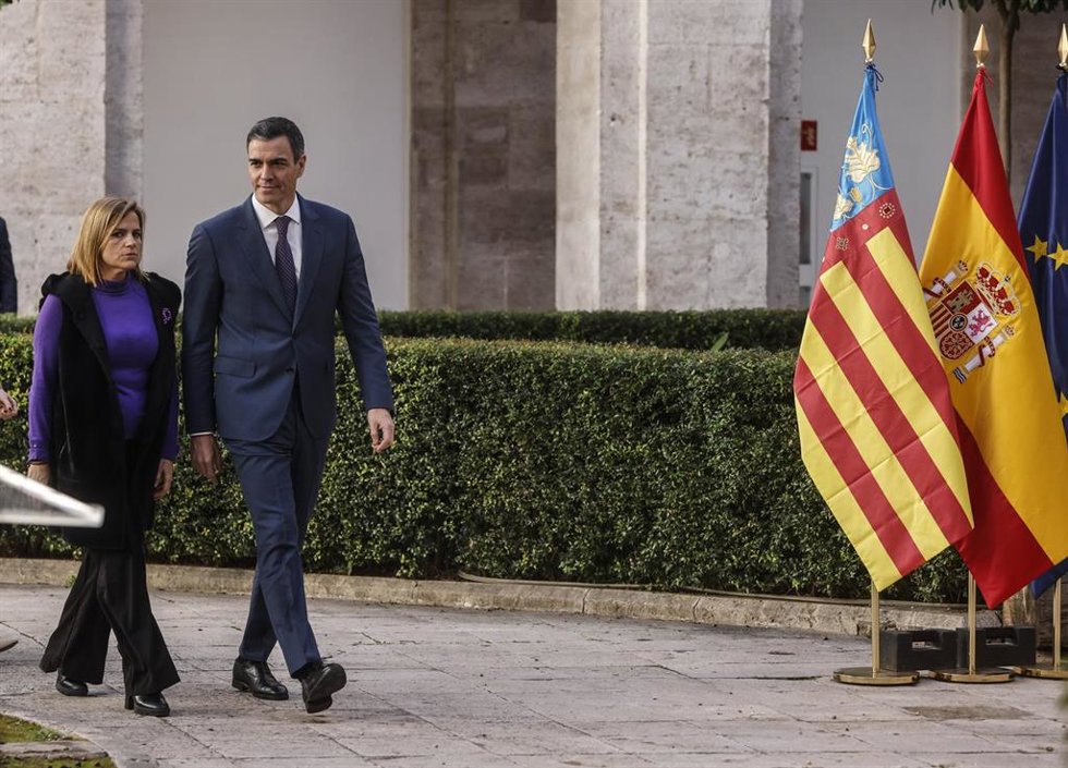 La delegada del Gobierno en Valencia, Pilar Bernabé y el presidente del Gobierno, Pedro Sánchez. 