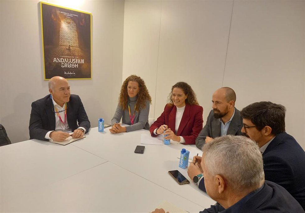 La secretaria general para el Deporte de la Junta, Isabel Sánchez, busca colaboraciones futuras en Fitur en el sector deportivo con Aragón, Cataluña, Galicia y Canarias.