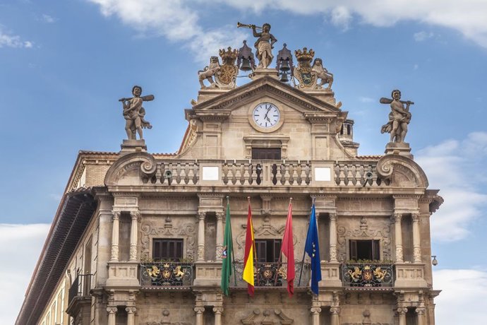 Archivo - Fachada del Ayuntamiento de Pamplona