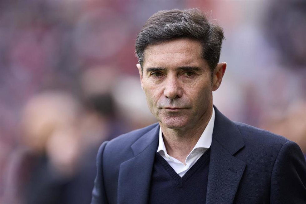 Archivo - Marcelino Garcia Toral head coach of Villarreal CF looks on prior to the LaLiga EA Sports match between CA Osasuna and Villarreal CF at El Sadar on November 24, 2024, in Pamplona, Spain.