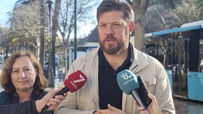 El portavoz adjunto de Con Málaga, Nico Sguiglia, en rueda de prensa.