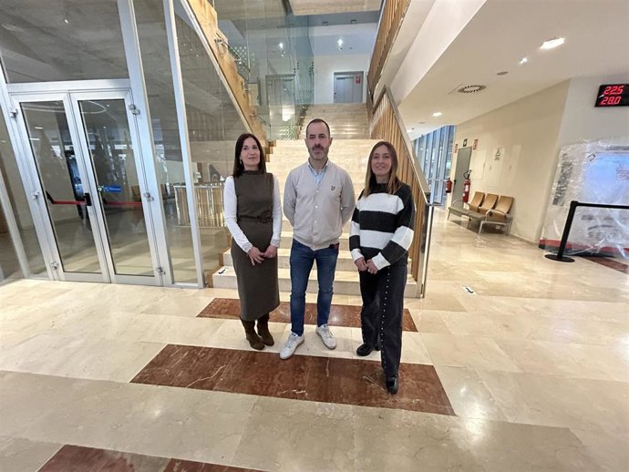 El alcalde de Siero, Ángel García, y la concejala de Políticas Sociales y Atención a las Personas, María José Fernández, presentaron, este viernes, el balance del trabajo del equipo de intervención técnica de apoyo a la familia, el EITAF.