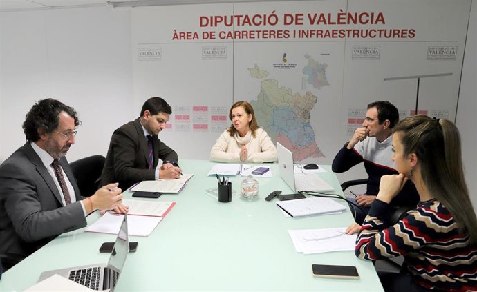 Archivo - La diputada de Carreteras y vicepresidenta segunda de la Diputació, Reme Mazzolari, y el alcalde de Gandia, José Manuel Prieto