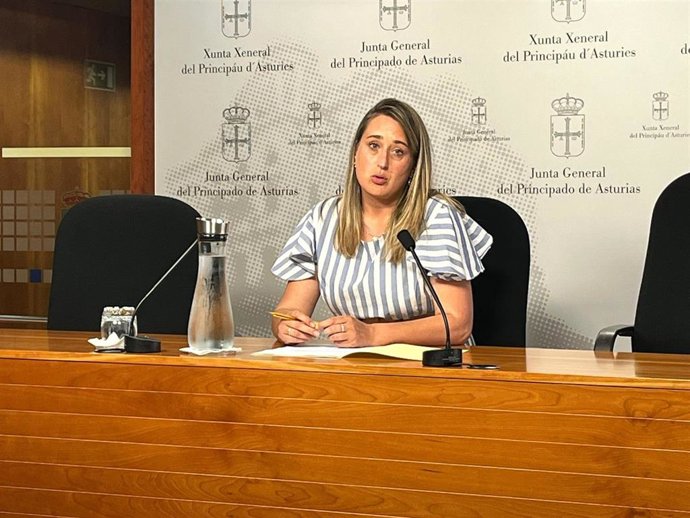 Archivo - La diputada del PP, Cristina Vega, en rueda de prensa.