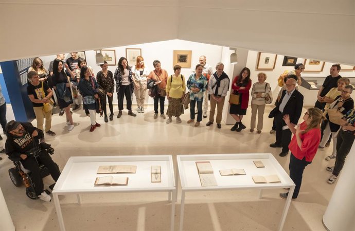 Archivo - Visitantes en el IVAM