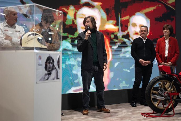 El hijo de Ángel Nieto, Pablo Nieto, interviene durante la presentación del Museo de la Moto, en el estand de Alcalá de Henares, durante la 45ª edición de Fitur, en el Pabellón 9 , a 24 de enero de 2025, en Madrid (España)