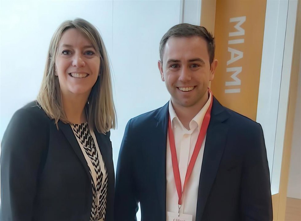 El concejal de Turismo, Alfonso Valdivia, en una reunión en Fitur con touroperadores de Miami.