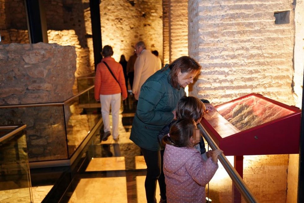Más de 4.000 personas visitan el Castillo de San Luis de Estepona en su primer mes como centro expositivo.