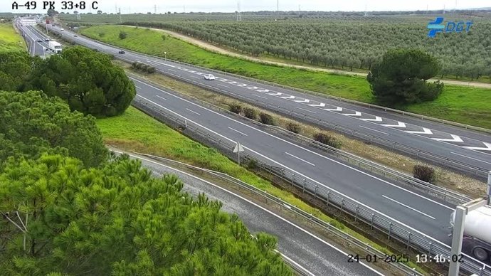 La A-49 tras la retiada del camión volcado.