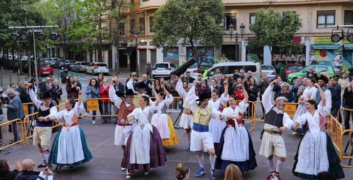 Archivo - Bailes tradicionales en la Mostra de Floklore de 2019