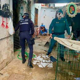 Archivo - Imagen de una actuación policial en San Juan de Aznalfarache 