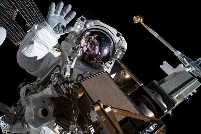 El astronauta Thomas Pesquet durente un paseo espacial