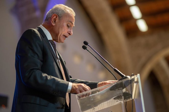 Archivo - El secretario general de la Unión por el Mediterráneo (UpM), Nasser Kamel, interviene durante la apertura de la conferencia del IEMed (Institut Europeu de la Mediterrània), en el Museu Marítim, a 26 de octubre de 2024, en Barcelona, Catalunya (E