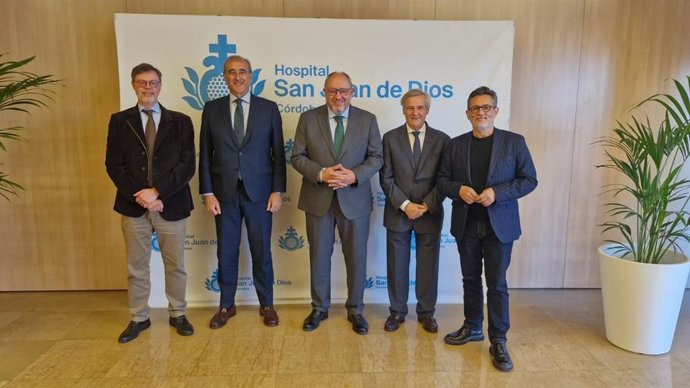 Los ponentes, junto al rector de la UCO, el gerente y director médico del San Juan de Dios de Córdoba.