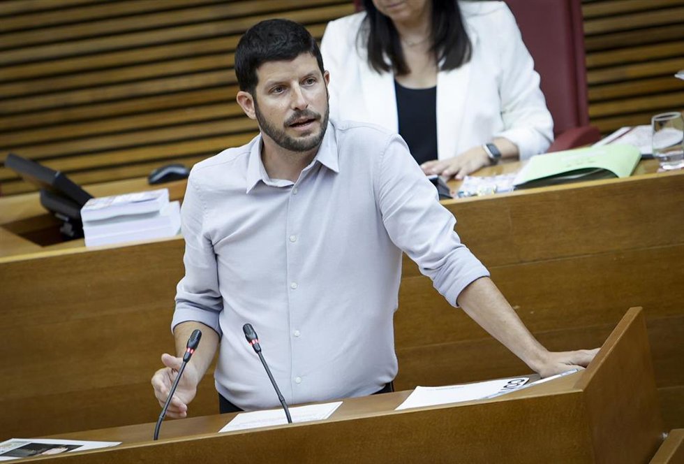 Archivo - El diputado de Compromís en Les Corts Carles Esteve en imagen de archivo