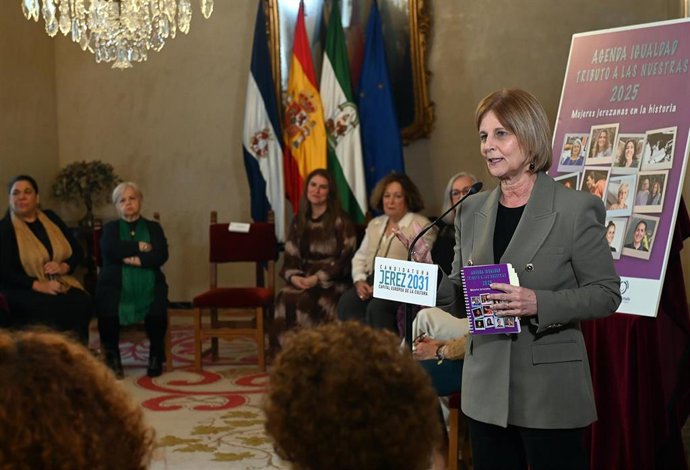La alcaldesa de Jerez de la Frontera (Cádiz), María José García-Pelayo, ha presentado este viernes la agenda 'Tributo a las Nuestras 2025. Mujeres jerezanas en la historia'.