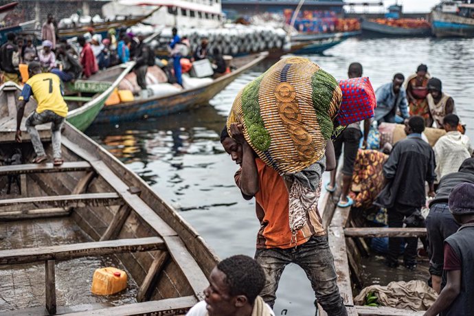 GOMA, Jan. 24, 2025  -- Displaced people are seen on canoes at the Nzulo port, near Goma, North Kivu province, eastern Democratic Republic of the Congo (DRC), on Jan. 23, 2025. The situation in the eastern DRC has deteriorated significantly, marked by esc