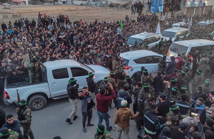 January 19, 2025, Gaza City, Gaza Strip, Palestinian Territory: Palestinians gather near the site of the handover of the Israeli hostages to the International Committee of the Red Cross (ICRC) during the hostage-prisoner exchange operation in Saraya Squar