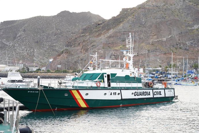 Archivo - Una patrullera de la Guardia Civil en Tenerife (Canarias)