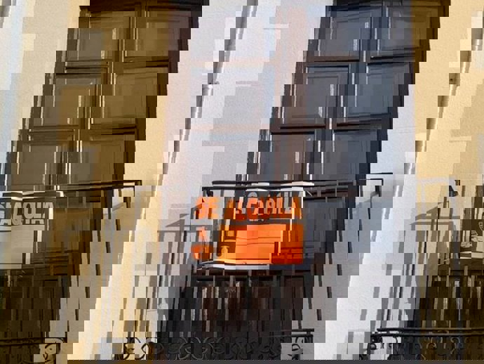 Archivo - Cartel de 'Se alquila'