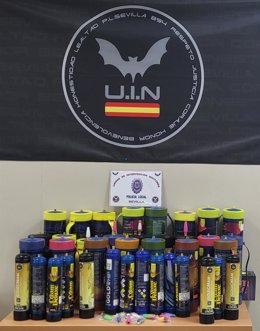 La Policía Local de Sevilla interviene medio centenar de botellas de óxido nitroso, el conocido "gas de la risa".