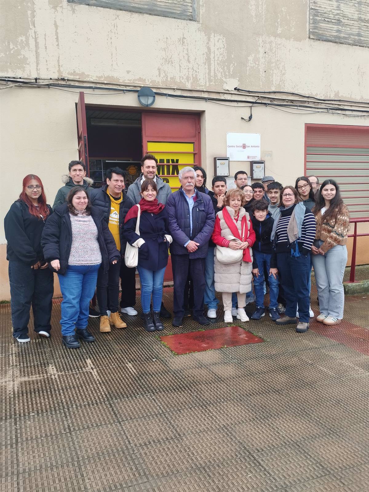 La ministra de Juventud e Infancia visita la Fundación Pioneros y conoce el local de ensayo de su banda de música