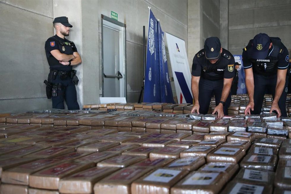 Archivo - Paquetes de cocaína intervenidos por la Policía Nacional en el puerto de Algeciras (Cádiz)