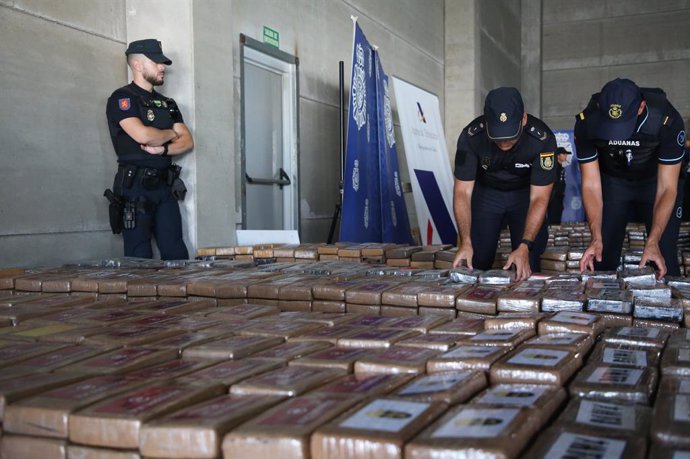 Archivo - Paquetes de cocaína intervenidos, a 25 de agosto en Algeciras, (Andalucía, España). Intervienen más de 9.400 kilos de cocaína en el Puerto de Algeciras en un golpe histórico al narcotráfico en España