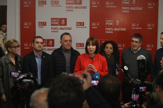 La secretaria general del PSPV-PSOE, Diana Morant, en el acto conmemorativo de los 25 años de la sede de Vinaròs (Castellón), junto al portavoz socialista en el Congreso de los Diputados, Patxi López.