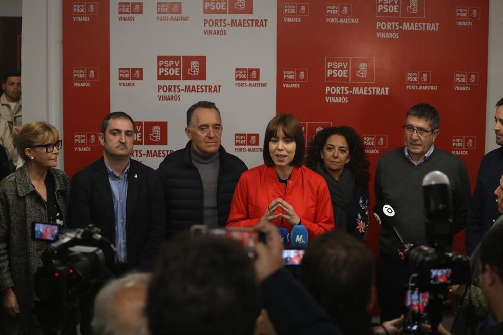 La secretaria general del PSPV-PSOE, Diana Morant, en el acto conmemorativo de los 25 años de la sede de Vinars (Castellón), junto al portavoz socialista en el Congreso de los Diputados, Patxi López.