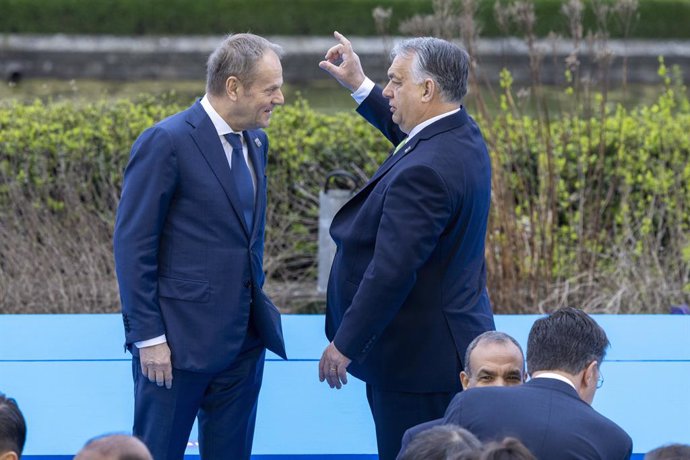 Archivo - Polish Prime minister Donald Tusk and Prime Minister of Hungary Viktor Orban pictured during the European council summit, Thursday 21 March 2024 in Brussels.