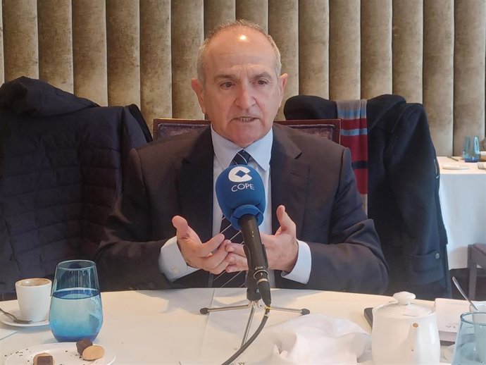 El decano del Colegio de la Abogacía de Barcelona (ICAB), Jesús Sánchez, en una entrevista en la Cope Catalunya