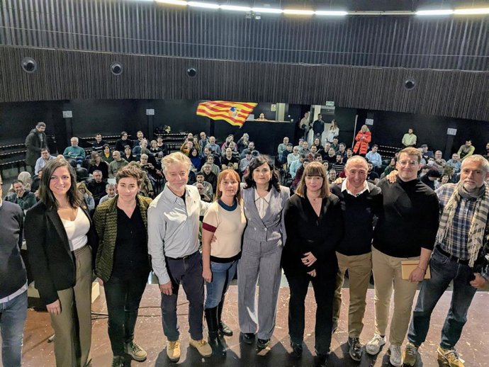 Imagen de los participantes en la jornada la jornada 'Voces que construyen, territorios que deciden', organizada por Chunta Aragonesista y en la que han participado representantes de Compromís y Verdes Equo, además Pedro Santisteve.