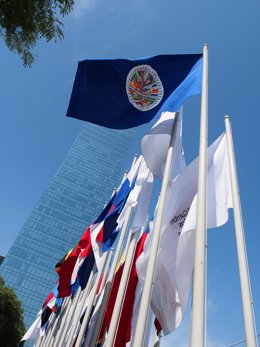 Archivo - April 11, 2018 - Lima, Lima, Peru - OAS and AmericaÂs Summit flags waving at the Lima convention center in the framework of the VIII Summit of the Americas. The event takes place on April 13rd and 14th, 2018 at Lima, Peru, and has as its centra