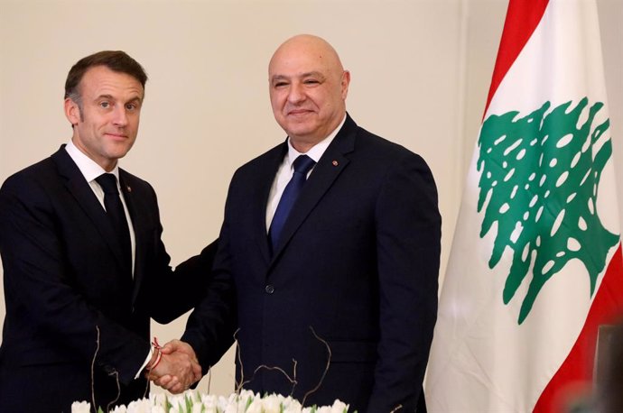 BAABDA (LEBANON), Jan. 17, 2025  -- Lebanese President Joseph Aoun (R) shakes hands with visiting French President Emmanuel Macron at a joint press conference at Baabda Palace in Baabda, Lebanon, on Jan. 17, 2025. Macron reaffirmed on Friday France's comm