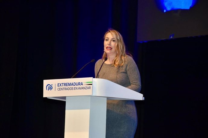 La presidenta del PP de Extremadura, María Guardiola, en la clausura de la Intermunicipal Autonómica 2025 celebrada por su formación este sábado en Mérida