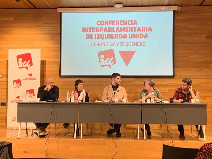 Reunión de la Conferencia Interparlamentaria federal de IU celebrada este dfin de semana en el parlamento de La Rioja y a la que ha asistido una representación de IU Aragón encabezada por Álvaro Sanz.