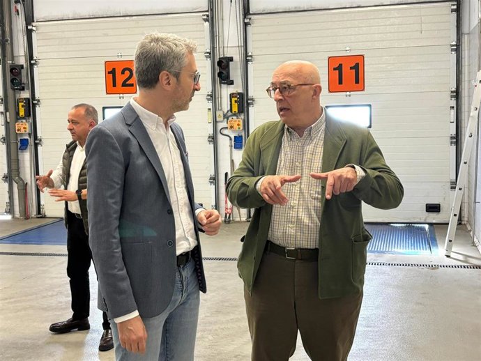 El secretario de Estado de Política Territorial, Arcadi España, de visita por el Puesto de Control Fronterizo en el puerto de Santa Cruz de Tenerife