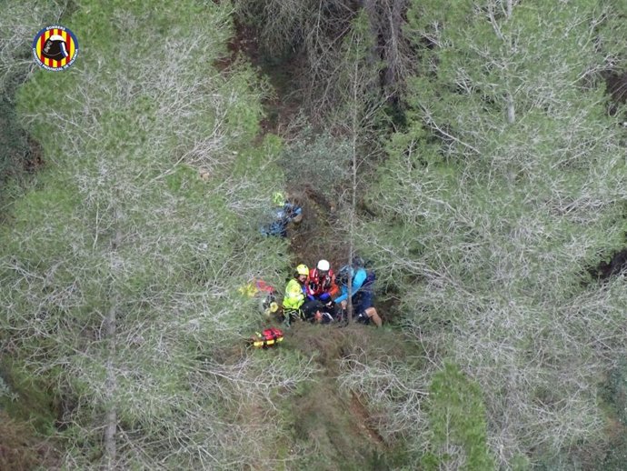 Bomberos rescatan a una ciclista en Xàtiva
