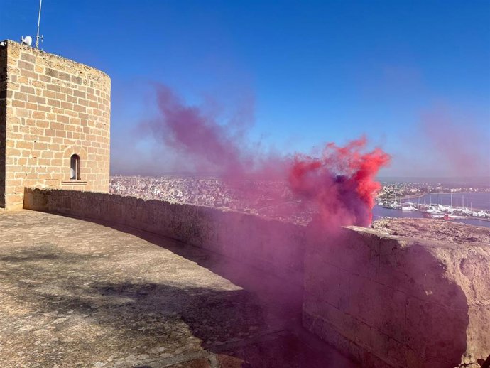 Encendido en la Torre del Homenaje del Castillo de Bellver