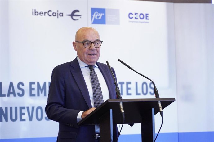 Archivo - El presidente de la FER, Jaime García-Calzada, interviene durante la conferencia ‘Las empresas, ante los nuevos retos de 2023’