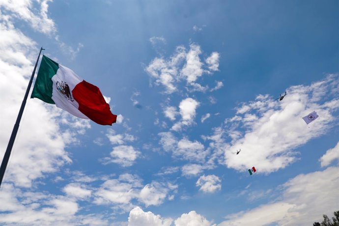 Archivo - A Mexican flag  is seen during the ceremony of the 5th anniversary of the creation of the National Guard at Campo Marte.