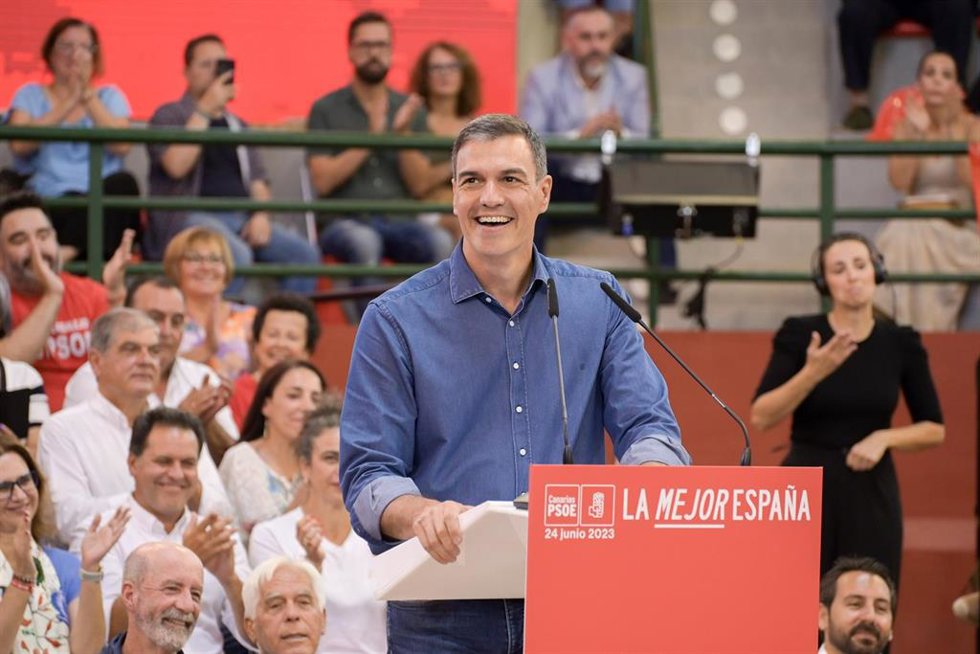 Archivo - El secretario general del PSOE y presidente del Gobierno de España, Pedro Sánchez, en un mitin preelectoral, en  24 de junio de 2023, en Tenerife 