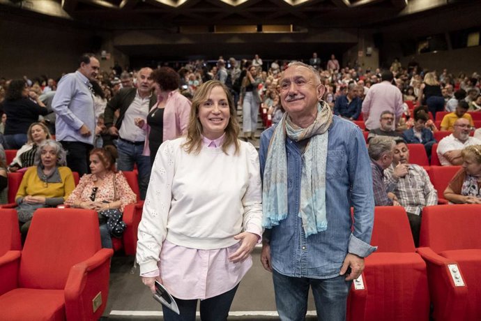 Archivo - La secretaria de UGT-Madrid, Marina Prieto y el secretario general de UGT, Pepe Álvarez, durante una asamblea de delegadas y delegados de UGT-Madrid, en la sede de UGT, a 24 de abril de 2023, en Madrid (España). 