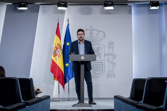 Archivo - El secretario de Estado de Trabajo, Joaquín Pérez Rey, ofrece una rueda de prensa posterior al Comité de crisis para el seguimiento de los efectos de la DANA, en el Complejo de la Moncloa, a 15 de noviembre de 2024, en Madrid (España). Joaquín P