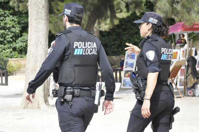 Dos agentes de la Policía Local de Palma