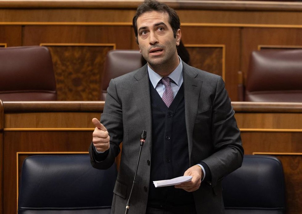 Archivo - El ministro de Economía, Comercio y Empresa, Carlos Cuerpo, interviene a una sesión de control al Gobierno, en el Congreso de los Diputados, a 13 de marzo de 2024, en Madrid (España).